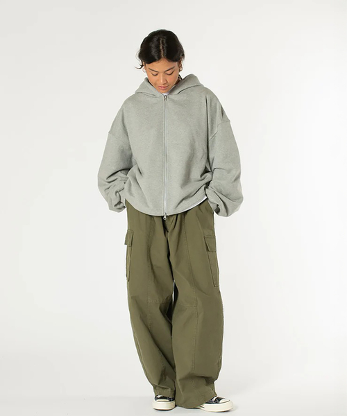 WISM（ウィズム）の「Estudio Niksen / エストゥディオ・ニクセン Boxy Zip-up Hoodie（パーカー・メンズ・ライトグレー/ブラック・1/2）」の12枚目の写真