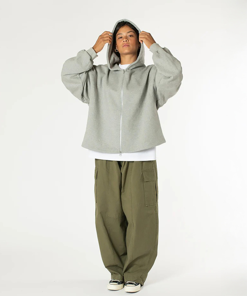 WISM（ウィズム）の「Estudio Niksen / エストゥディオ・ニクセン Boxy Zip-up Hoodie（パーカー・メンズ・ライトグレー/ブラック・1/2）」の13枚目の写真