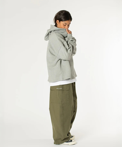 WISM（ウィズム）の「Estudio Niksen / エストゥディオ・ニクセン Boxy Zip-up Hoodie（パーカー・メンズ・ライトグレー/ブラック・1/2）」の14枚目の写真