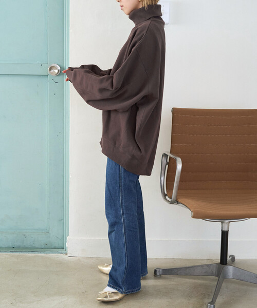 FREAK'S STORE（フリークスストア）の「限定展開　ヘビーウェイト タートルネック スウェット（スウェット・レディース・ブラック/ナチュラル/グレー/チャコールグレー/ライトグレー/ベージュ・ﾌﾘ-）」の12枚目の写真