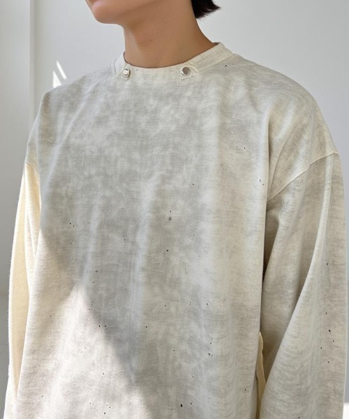 BENUSTA(ベヌスタ)の「A'GEM/9 × .kom 『BENUSTA /ベヌスタ』Metal Detail Rhinestone Long Sleeve Tee /メタルパーツラインストーンロングスリーブカットソー(Tシャツ/カットソー・メンズ・ベージュ/ブラック・L/XL)」の3枚目の写真