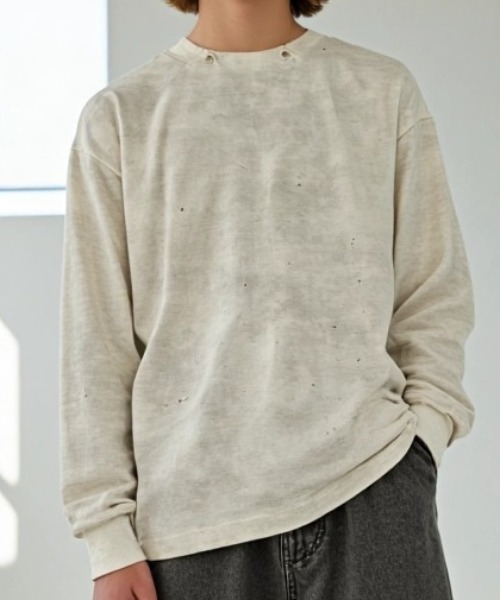 BENUSTA(ベヌスタ)の「A'GEM/9 × .kom 『BENUSTA /ベヌスタ』Metal Detail Rhinestone Long Sleeve Tee /メタルパーツラインストーンロングスリーブカットソー(Tシャツ/カットソー・メンズ・ベージュ/ブラック・L/XL)」の9枚目の写真