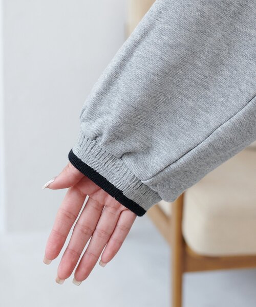 ユニセックス】ラインリブワンポイント刺繍スウェット（スウェット