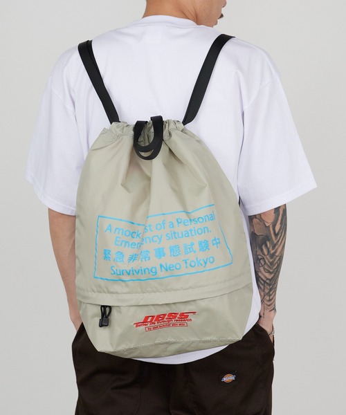 DIET BUTCHER SLIM SKIN(ダイエットブッチャースリムスキン)の「DIET BUTCHER SLIM SKIN/ダイエットブッチャースリムスキン NEO TOKYO EMERGENCY 2WAYナップサック(バックパック/リュック・メンズ・ネイビー/グリーン/ブラック/ブルー/グレー/スモークグレー/グレー系その他/マスタード・FREE)」の4枚目の写真