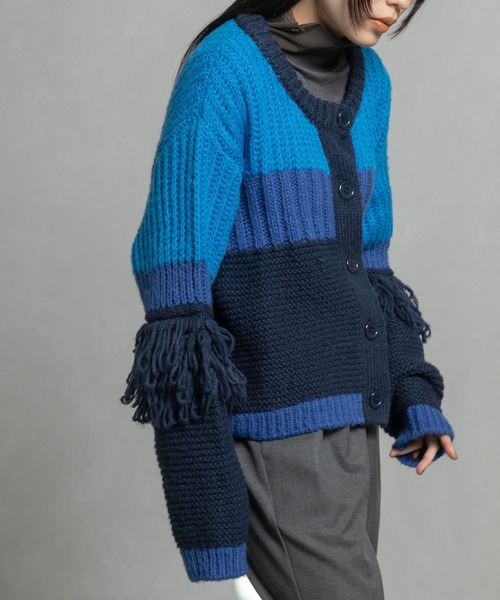 MARECHAL TERRE（マルシャルテル）の「フリンジニットカーデ（ニット/セーター・レディース・ブルー/ブラック/アイボリー/ブラウン・MEDIUM）」の4枚目の写真