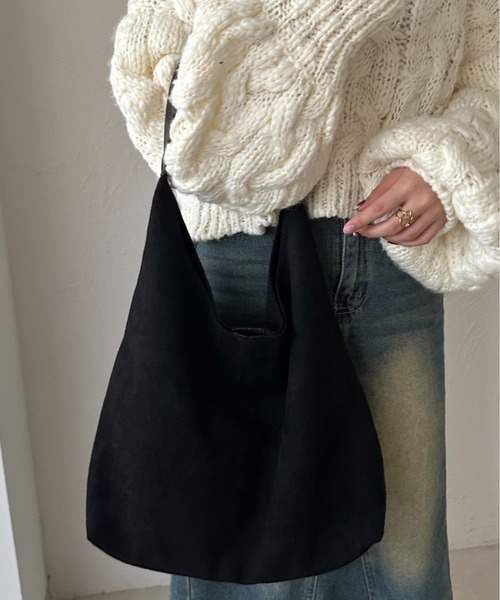 apres jour clair（アプレジュールクレア）の「【apres jour clair】ポーチ付き　フェイクスエードトートバッグ（トートバッグ・レディース・ブラウン系その他/ブラック/ベージュ・FREE）」の2枚目の写真