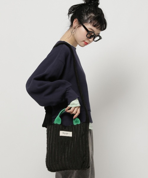 niko and...（ニコアンド）の「《500mlボトル収納可能》2WAYテープトートバッグM（トートバッグ・レディース・レッド/グリーン/ブラウン/シルバー/アイボリー/レオパード/ピンク/イエロー/その他/ライトブルー/ブラウン系その他/ブラック系その他・0）」の2枚目の写真