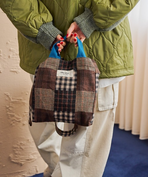 niko and...（ニコアンド）の「《500mlボトル収納可能》2WAYテープトートバッグM（トートバッグ・レディース・レッド/グリーン/ブラウン/シルバー/アイボリー/レオパード/ピンク/イエロー/その他/ライトブルー/ブラウン系その他/ブラック系その他・0）」の3枚目の写真