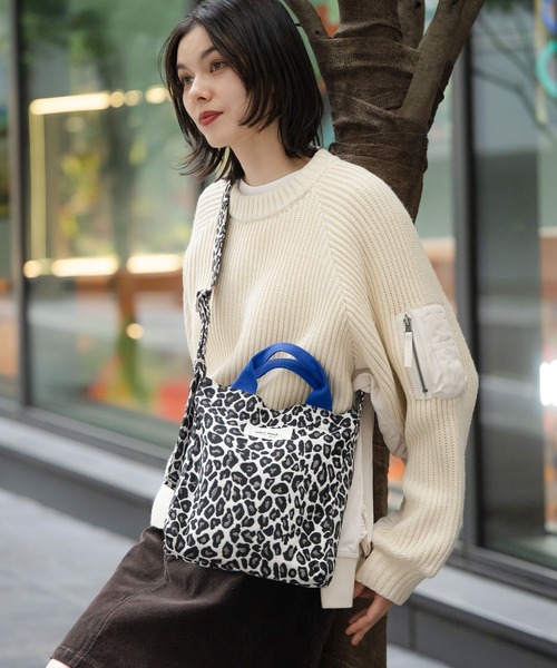 niko and...（ニコアンド）の「《500mlボトル収納可能》2WAYテープトートバッグM（トートバッグ・レディース・レッド/グリーン/ブラウン/シルバー/アイボリー/レオパード/ピンク/イエロー/その他/ライトブルー/ブラウン系その他/ブラック系その他・0）」の12枚目の写真