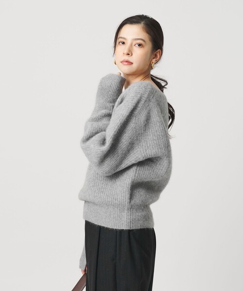 BEAUTY&YOUTH UNITED ARROWS（ビューティーアンドユースユナイテッドアローズ）の「フォックスブレンド ボリュームスリーブ ボートネックニットプルオーバー（ニット/セーター・レディース・モカ/ナチュラル/グレー系・FREE）」の5枚目の写真