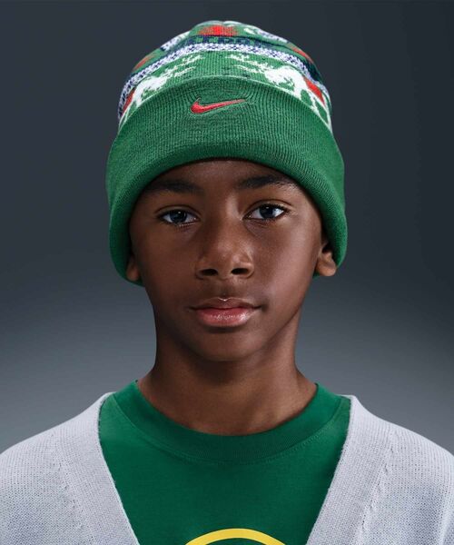 NIKE（ナイキ）の「ナイキ ピーク ビッグキッズ スタンダード カフ ビーニー / Nike Peak Big Kids' Standard Cuff Beanie HV7025-324 Pine Green（ニットキャップ/ビーニー・キッズ・グリーン・ONE SIZE）」の3枚目の写真