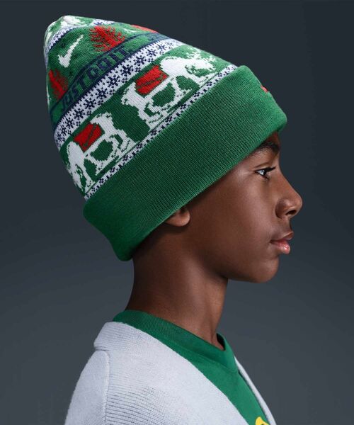 NIKE（ナイキ）の「ナイキ ピーク ビッグキッズ スタンダード カフ ビーニー / Nike Peak Big Kids' Standard Cuff Beanie HV7025-324 Pine Green（ニットキャップ/ビーニー・キッズ・グリーン・ONE SIZE）」の4枚目の写真