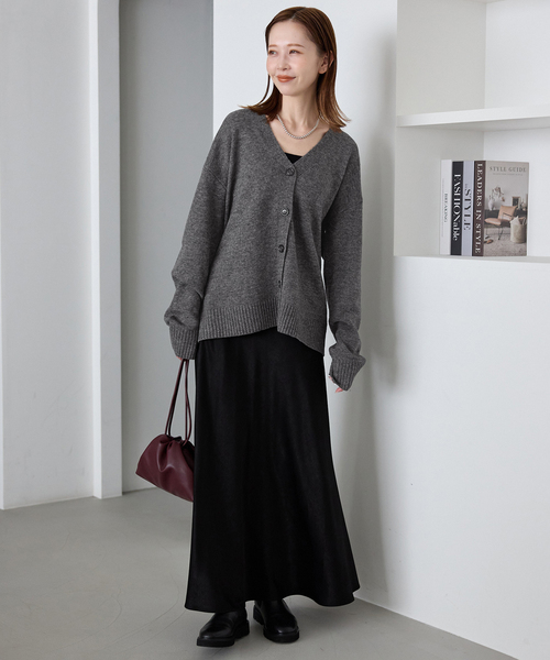 SLOBE IENA（スローブイエナ）の「Vネックルーズニットカーディガン（カーディガン/ボレロ・レディース・チャコールグレー/ホワイト/ブルー・FREE）」の7枚目の写真