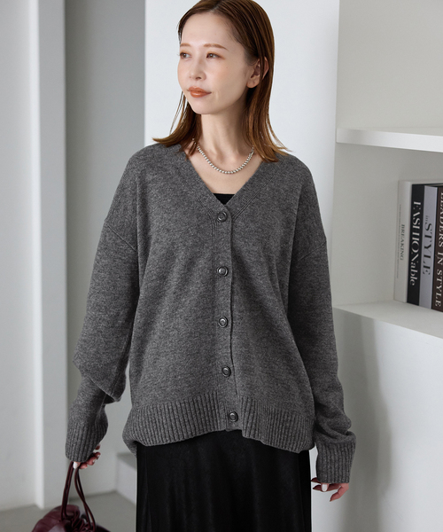 SLOBE IENA（スローブイエナ）の「Vネックルーズニットカーディガン（カーディガン/ボレロ・レディース・チャコールグレー/ホワイト/ブルー・FREE）」の11枚目の写真