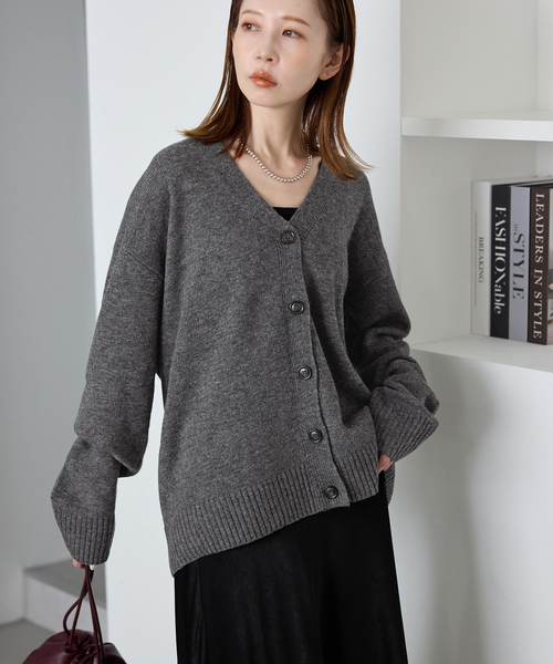 SLOBE IENA（スローブイエナ）の「Vネックルーズニットカーディガン（カーディガン/ボレロ・レディース・チャコールグレー/ホワイト/ブルー・FREE）」の12枚目の写真