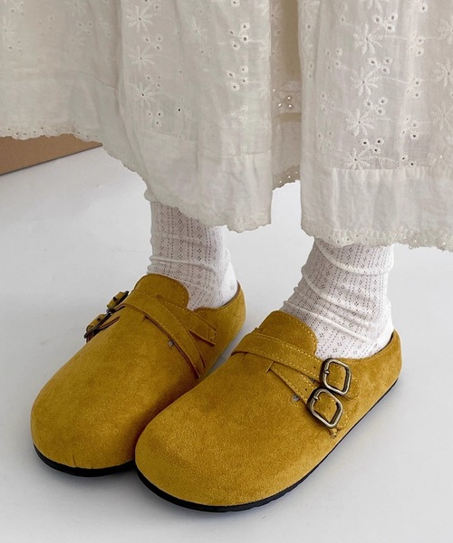 Vipoa（ヴィポア）の「Belted suede clog shoes（スリッポン・レディース・ベージュ/イエロー系その他/ピンク・LARGE/MEDIUM/SMALL）」の3枚目の写真