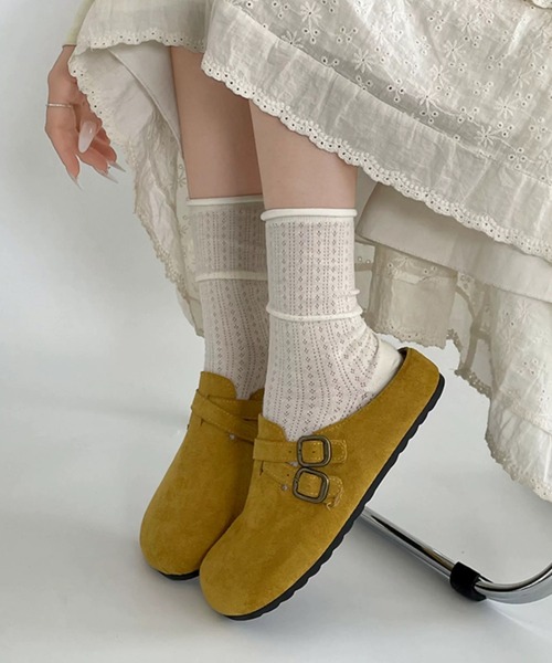 Vipoa（ヴィポア）の「Belted suede clog shoes（スリッポン・レディース・ベージュ/イエロー系その他/ピンク・LARGE/MEDIUM/SMALL）」の5枚目の写真