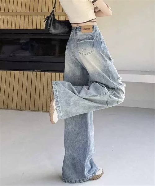 Dream garden(ドリームガーデン)の「ダメージ加工刺繍デニムパンツ(デニムパンツ・レディース・ライトブルー・S/M/L/2XL/4XL/XL/3XL)」の8枚目の写真