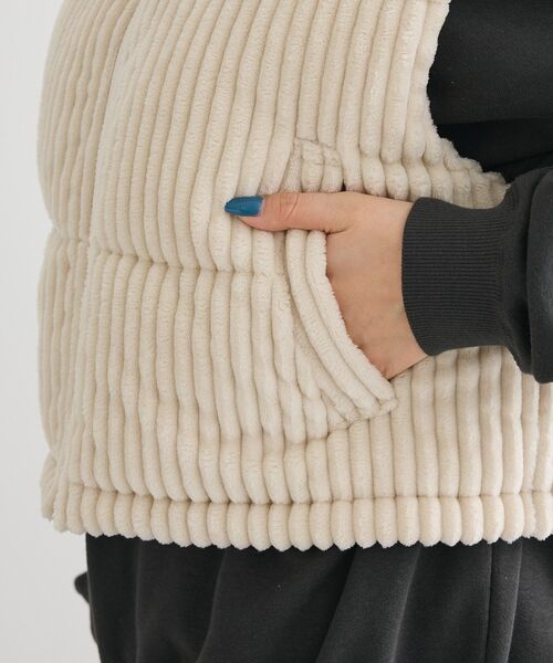 Green　Parks（グリーンパークス）の「・swing by ワイドコールベスト（ベスト・レディース・チャコールグレー/オフホワイト/ライトベージュ・FREE）」の21枚目の写真