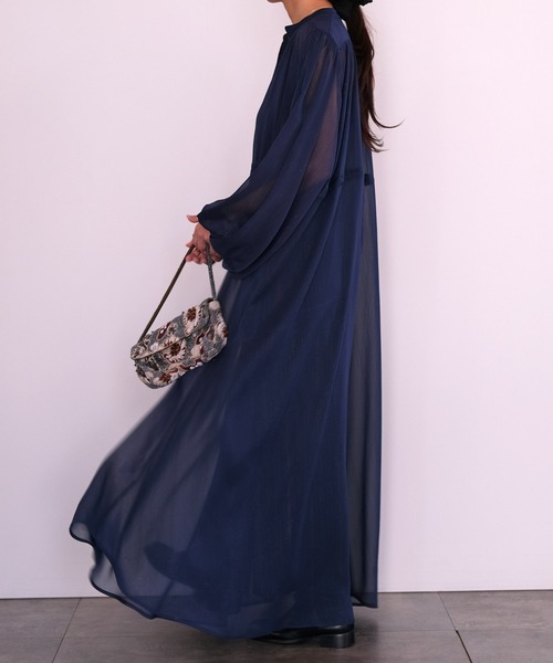 AKTE（アクテ）の「シアーボリュームロングドレス（ワンピース・レディース・アイボリー/ネイビー・FREE/TALL）」の6枚目の写真