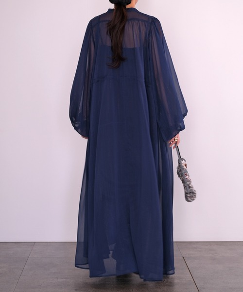 AKTE（アクテ）の「シアーボリュームロングドレス（ワンピース・レディース・アイボリー/ネイビー・FREE/TALL）」の3枚目の写真