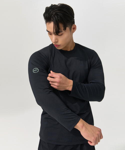 BLACK MONSTER FIT(ブラックモンスターフィット)の「機能性テックフィットロングスリーブTシャツ(4色)/ BM210704(Tシャツ/カットソー・メンズ・ホワイト/チャコールグレー/ブラック/チャコール・SMALL/MEDIUM/LARGE/X-LARGE/2XL/3XL)」の6枚目の写真