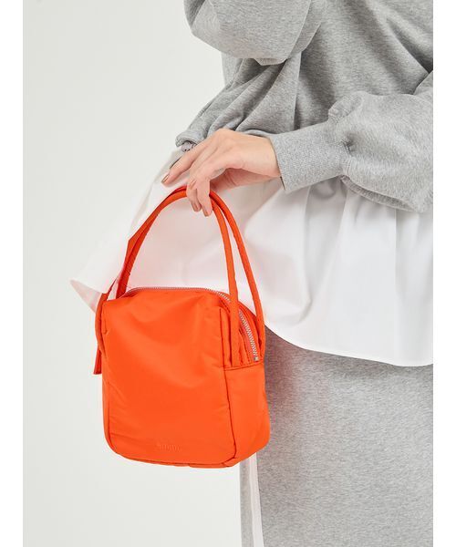 emmi（エミ）の「eco ナイロンスクエアバッグ（ハンドバッグ・レディース・オレンジ/シルバー・F）」の15枚目の写真