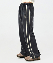 EUGGEN（ユジェン）の「ウォッシュドセミブーツカットトラックスウェットパンツ_ピグメントチャコール（スウェットパンツ）」