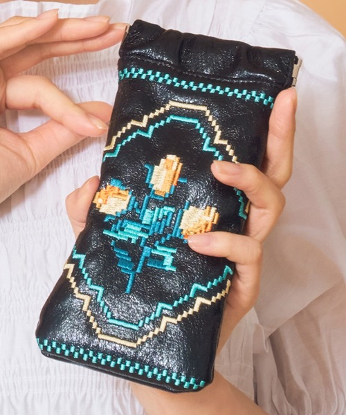 Casselini(キャセリーニ)の「Casselini(キャセリーニ)刺繍サングラスケース(サングラス・レディース・シルバー/ブルー/ピンク/ブラック/ゴールド/ミント/レッド・FREE)」の2枚目の写真