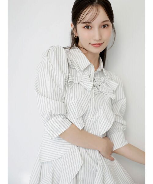 dazzlin（ダズリン）の「リボンディティールイレヘムシャツワンピース（ワンピース・レディース・ブルー/オフホワイト/その他1・MEDIUM/SMALL）」の6枚目の写真