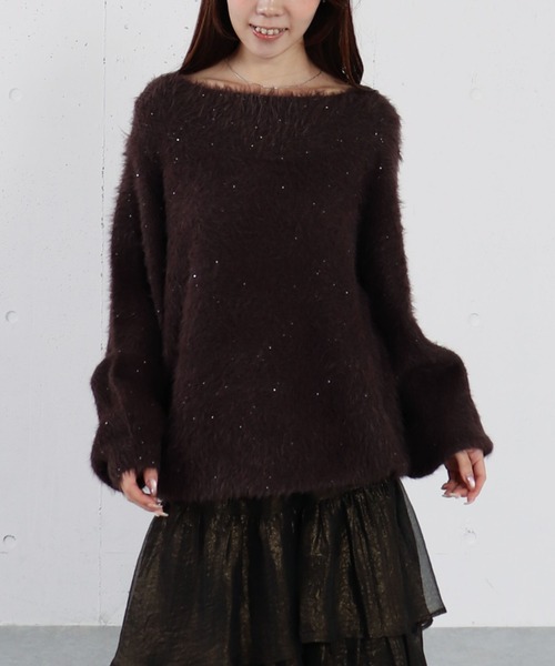 archives(アルシーヴ)の「スパンコールフェザーオフショルミドルニットプルオーバー(ニット/セーター・レディース・グレイッシュベージュ/アイボリー/ブラウン/チャコールグレー・MEDIUM)」の4枚目の写真