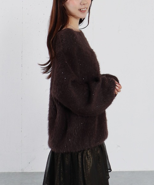 archives(アルシーヴ)の「スパンコールフェザーオフショルミドルニットプルオーバー(ニット/セーター・レディース・グレイッシュベージュ/アイボリー/ブラウン/チャコールグレー・MEDIUM)」の7枚目の写真