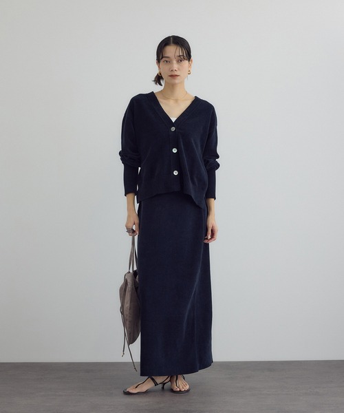 SALON adam et rope'（サロン アダム エ ロペ）の「Vネックカーディガン-CreamyCotton /クリーミーコットン-（カーディガン/ボレロ・レディース・ブラック/オフホワイト/ベージュ系その他・FREE）」の5枚目の写真