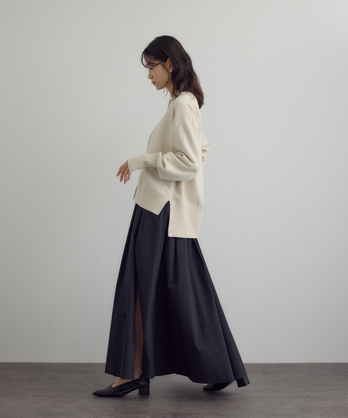 SALON adam et rope'（サロン アダム エ ロペ）の「Vネックカーディガン-CreamyCotton /クリーミーコットン-（カーディガン/ボレロ・レディース・ブラック/オフホワイト/ベージュ系その他・FREE）」の12枚目の写真