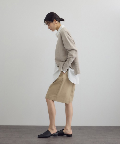 SALON adam et rope'（サロン アダム エ ロペ）の「Vネックカーディガン-CreamyCotton /クリーミーコットン-（カーディガン/ボレロ・レディース・ブラック/オフホワイト/ベージュ系その他・FREE）」の16枚目の写真