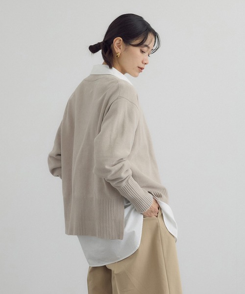 SALON adam et rope'（サロン アダム エ ロペ）の「Vネックカーディガン-CreamyCotton /クリーミーコットン-（カーディガン/ボレロ・レディース・ブラック/オフホワイト/ベージュ系その他・FREE）」の17枚目の写真