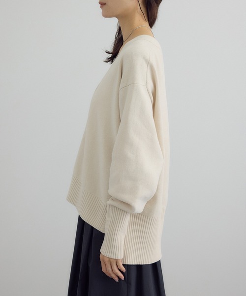 SALON adam et rope'（サロン アダム エ ロペ）の「Vネックカーディガン-CreamyCotton /クリーミーコットン-（カーディガン/ボレロ・レディース・ブラック/オフホワイト/ベージュ系その他・FREE）」の19枚目の写真