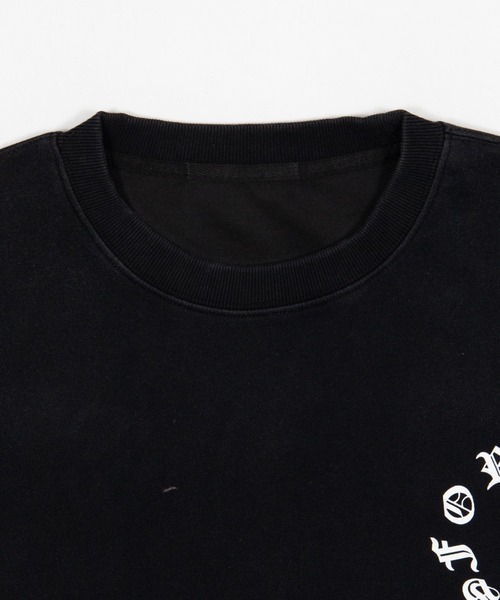 Figments（フィグメンツ）の「ゴシックロゴスウェット（スウェット・レディース・ブラック/レッド・FREE）」の6枚目の写真