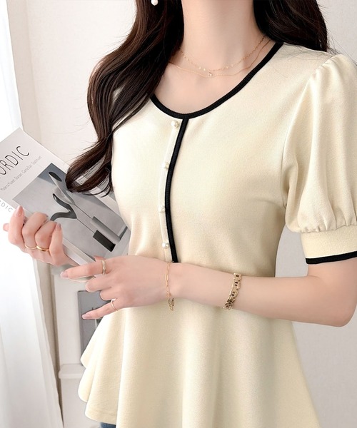 mily bilet(ミウィビレット)の「【mily bilet】上品さも可愛さも、大人バランスで。パール釦配色デザインパフスリーブペプラムトップス(半袖)(Tシャツ/カットソー・レディース・杢グレー/アイボリー/ブラック・LARGE/X-LARGE/SMALL/MEDIUM)」の8枚目の写真