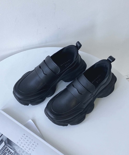 AS KNOW AS plus（アズノゥアズプラス）の「厚底スニーカーソール コインローファー（ローファー・レディース・ブラック/ブラック系・M/LL/L）」の5枚目の写真