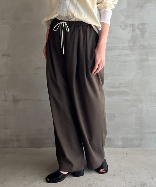HELIOPOLE(エリオポール)の「BARREL LEG TUCK PANTS(その他パンツ・レディース・グレー/ダークブラウン・36/38)」の1枚目の写真