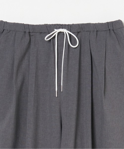 HELIOPOLE(エリオポール)の「BARREL LEG TUCK PANTS(その他パンツ・レディース・グレー/ダークブラウン・36/38)」の4枚目の写真
