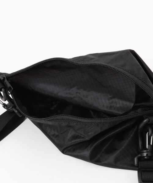 KELTY(ケルティ)の「MonoMAX掲載モデル【KELTY】AIRY FLAT POUCH S エアリーフラットポーチ S リップストップナイロン(ショルダーバッグ・レディース・ターコイズブルー/オリーブ/イエロー/ブラック/ベージュ・ONE SIZE)」の8枚目の写真