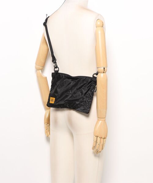 KELTY(ケルティ)の「MonoMAX掲載モデル【KELTY】AIRY FLAT POUCH S エアリーフラットポーチ S リップストップナイロン(ショルダーバッグ・レディース・ターコイズブルー/オリーブ/イエロー/ブラック/ベージュ・ONE SIZE)」の9枚目の写真