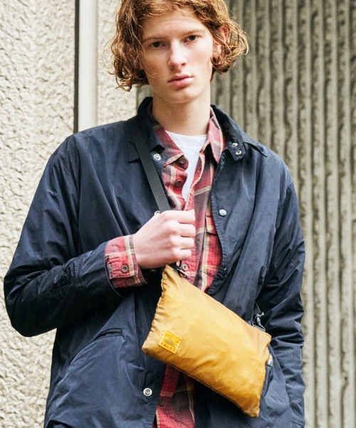 KELTY(ケルティ)の「MonoMAX掲載モデル【KELTY】AIRY FLAT POUCH S エアリーフラットポーチ S リップストップナイロン(ショルダーバッグ・レディース・ターコイズブルー/オリーブ/イエロー/ブラック/ベージュ・ONE SIZE)」の1枚目の写真