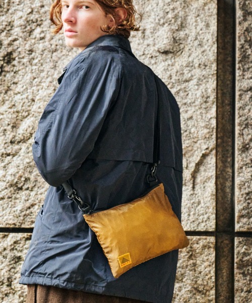 KELTY(ケルティ)の「MonoMAX掲載モデル【KELTY】AIRY FLAT POUCH S エアリーフラットポーチ S リップストップナイロン(ショルダーバッグ・レディース・ターコイズブルー/オリーブ/イエロー/ブラック/ベージュ・ONE SIZE)」の11枚目の写真