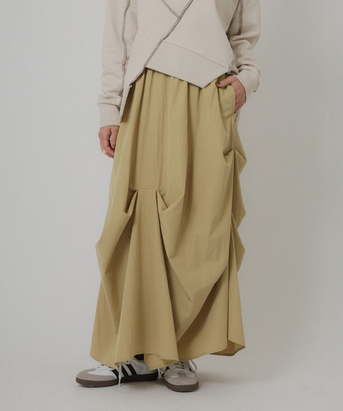 Floran（フローラン）の「ランダムタックスカート（スカート・レディース・オフホワイト/ブラック/ベージュ・FREE）」の3枚目の写真