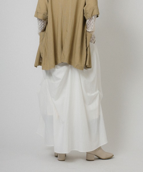 Floran（フローラン）の「ランダムタックスカート（スカート・レディース・オフホワイト/ブラック/ベージュ・FREE）」の4枚目の写真