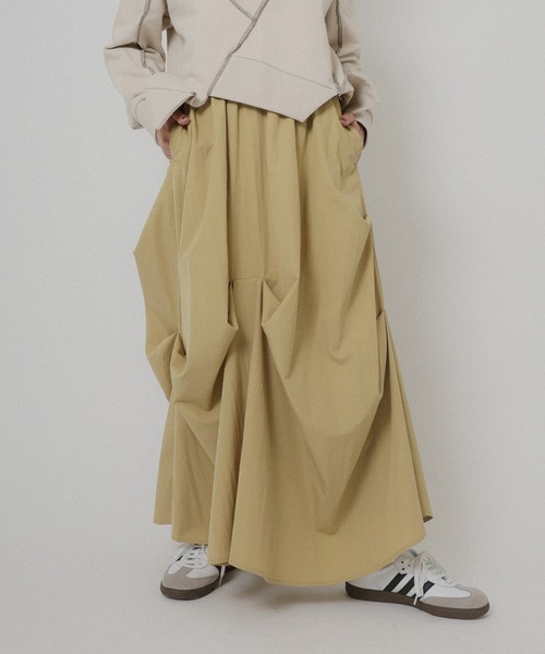 Floran（フローラン）の「ランダムタックスカート（スカート・レディース・オフホワイト/ブラック/ベージュ・FREE）」の8枚目の写真