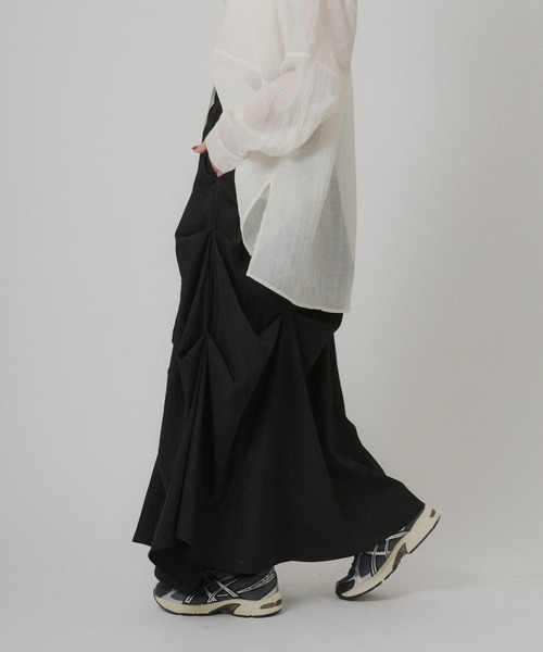 Floran（フローラン）の「ランダムタックスカート（スカート・レディース・オフホワイト/ブラック/ベージュ・FREE）」の6枚目の写真